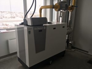 Kocioł DeDietrich c330-280 ECO w kotłowni gazowej w obiekcie IFA POWERTRAIN POLSKA w Zimnej Wódce.