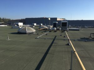 Instalacja gazowa Zabrze Centrum Handlowe PLATAN. 300mb z rur stalowych zamocowana na systemowej konstrukcji wsporczej Niczuk.