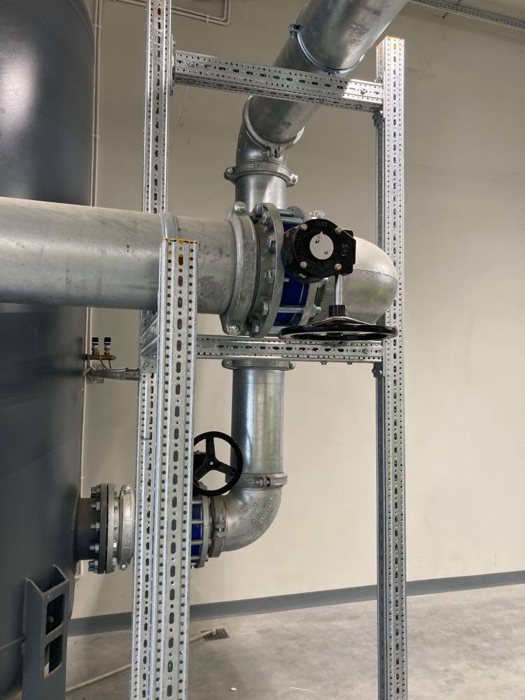 weber-zabrze6 Instalacje rowkowane, rury ze sprężonym powietrzem w fabryce WEBER w Zabrzu