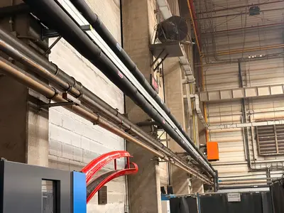 Montaż izolowanej instalacji wody lodowej w hali produkcyjnej Castolin – realizacja Glimar<br />
